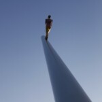 Man walking to the sky ist eine Skulptur des US-amerikanischen Künstlers Jonathan Borofsky.