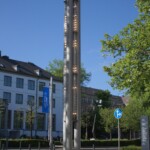 Die Linear-Uhr (Kasseler Uhr) ist eine von Peter Hertha konstruierte lichtkinetische Skulptur aus dem Jahr 1977. Sie steht am oberen Ende der Kasseler Wilhelmsstrasse am Ständeplatz. Linear-Uhr von Peter Hertha